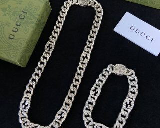 Replica Gucci Interlocking G Pendant Necklace