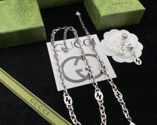 Replica Gucci Feline Necklace